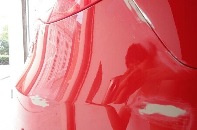 汽車漆麵大麵積劃痕修複