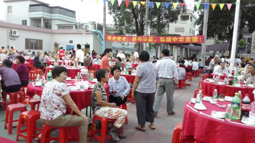 汽車漆(qī)廠家明邦化工走進(jìn)新塘社區愛心敬老(lǎo) 汽(qì)車(chē)漆廠家(jiā) 明邦化工走進新塘社區愛心敬老.jpg