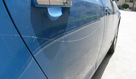 汽車劃傷（shāng）了怎（zěn）麽辦